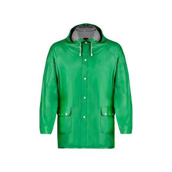 Impermeable en resistente PVC de acabado termosellado en variada gama de colores. Con capucha y cordones de ajuste, cierres de corchete y bolsillos. Disponible en tallas M-L, XL-XXL.