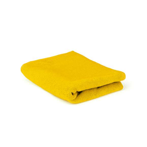 Toalla de mano de 45x30cm en absorbente y suave microfibra de alto gramaje -345g/m2- en variados colores. Presentada en funda de PVC.