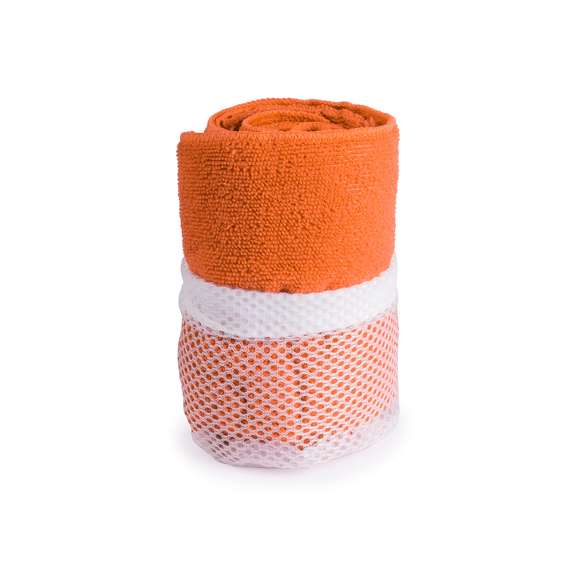 Toalla de 100x50cm en absorbente y suave microfibra de 185g/m2 en variados colores. Presentada en práctica bolsa de transporte de redecilla con accesorio de ajuste.