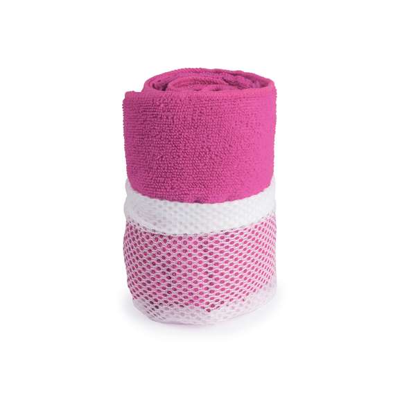 Toalla de 100x50cm en absorbente y suave microfibra de 185g/m2 en variados colores. Presentada en práctica bolsa de transporte de redecilla con accesorio de ajuste.