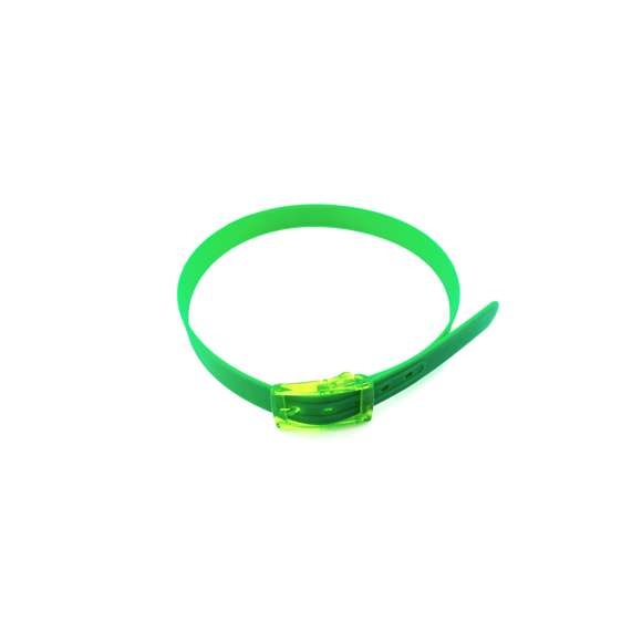 Original cinturón en suave siliona de 117 cm de largo, con hebilla de acabado transparente a juego. Disponible en variada gama de vivos colores.