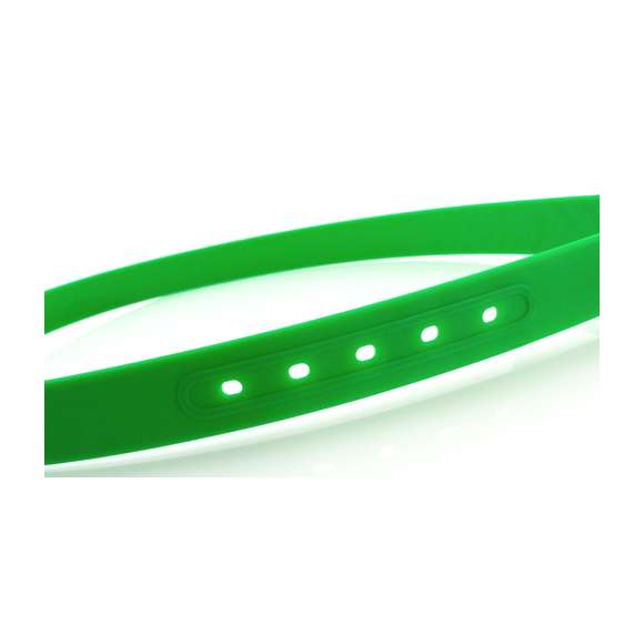 Original cinturón en suave siliona de 117 cm de largo, con hebilla de acabado transparente a juego. Disponible en variada gama de vivos colores.