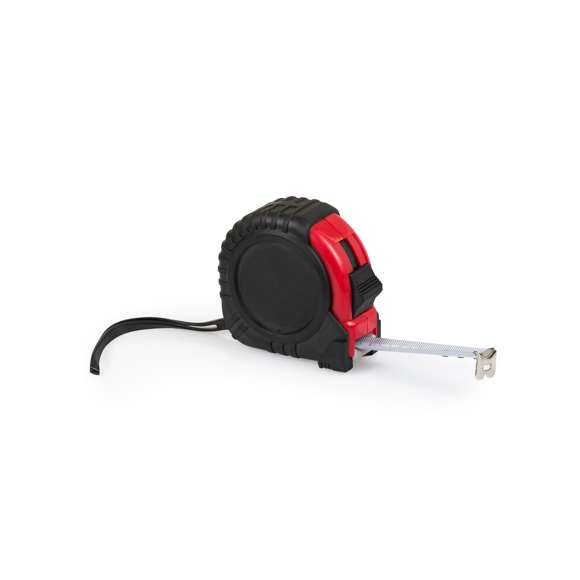  	Flexómetro de 5 metros con cuchilla metálica y mecanismo de bloqueo. Con cuerpo de suave acabado en variados colores, recubierto con funda protectora de resistente goma, clip metálico para cinturón y cinta de transporte. Con troquelado especial para marcaje en doming/gota de resina y presentado en caja individual.