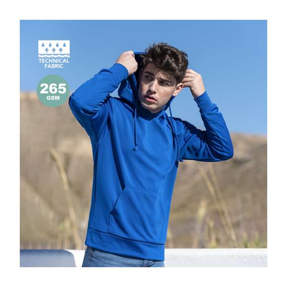 Sudadera técnica para adulto unisex. Con capucha, cintas de ajuste, bolsillo frontal con tapeta y en material 100% poliéster de 265g/m2. Disponible en variada gama de vivos colores. Tallas S, M, L, XL, XXL.