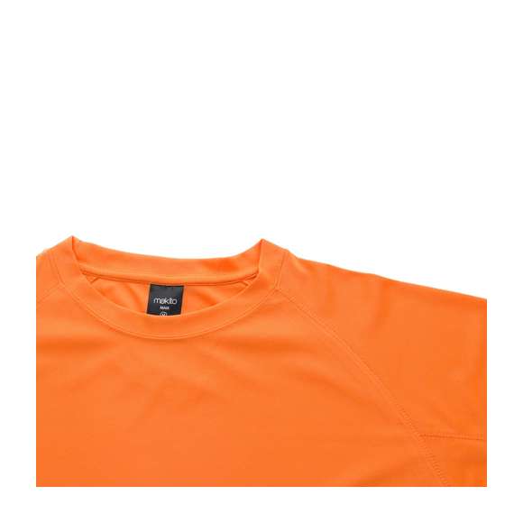 Camiseta técnica de manga larga para adulto, en material 100% poliéster transpirable de 135g/m2. Disponible en variada gama de vivos colores y en tallas S, M, L, XL, XXL.