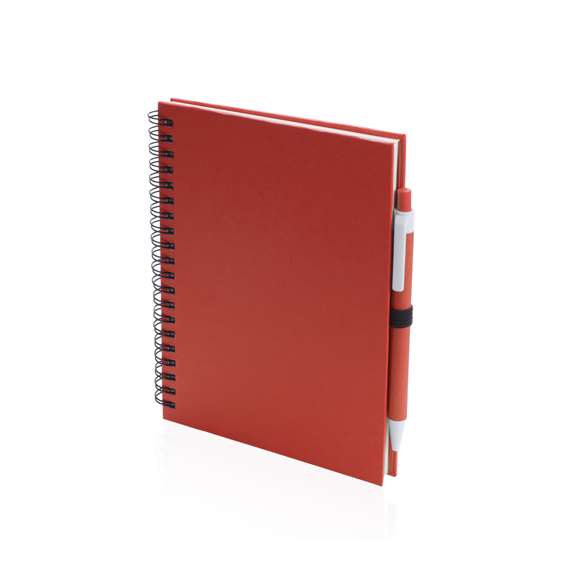 Set de libreta y bolígrafo. Libreta de anillas con tapas de suave tacto fabricado en cartón reciclado, y bolígrafo a juego. Contiene 70 hojas lisas con soporte para bolígrafo. Disponible en una atrevida gama de colores.