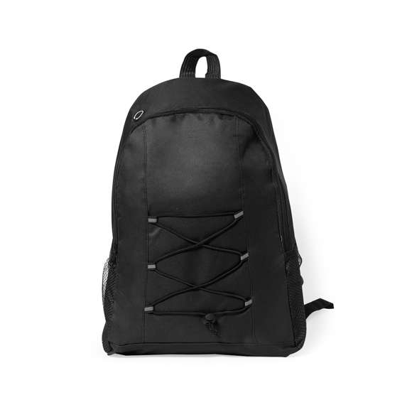 Mochila fabricada en resistente poliéster 600D. Práctico bolsillo central con cierre de cremallera y salida de auriculares, con útiles bolsillos laterales y cuerda elástica en el frontal a juego con la cremallera. Cómodas cintas ajustables a los hombros acolchadas como la espalda. Disponible en variados y desenfadados colores.