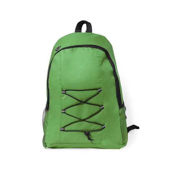 Mochila fabricada en resistente poliéster 600D. Práctico bolsillo central con cierre de cremallera y salida de auriculares, con útiles bolsillos laterales y cuerda elástica en el frontal a juego con la cremallera. Cómodas cintas ajustables a los hombros acolchadas como la espalda. Disponible en variados y desenfadados colores.