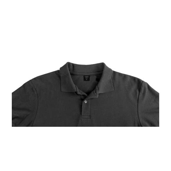 Polo de piqué en material 100% algodón. Con dos botones de cierre a juego y disponible en variada gama de vivos colores. Tallas S, M, L, XL, XXL