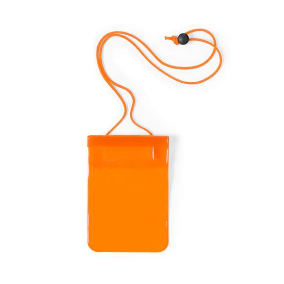 Práctico portatodo impermeable de gran tamaño en PVC de acabado transparente. Con función táctil y cierre estanco. Solapa con cierre de velcro a juego y cinta de transporte a juego con accesorio de ajuste.