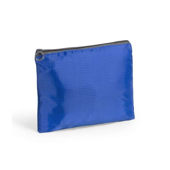 Bolso mochila plegable en suave y resistente material ripstop de alegres colores, con cierre de cremallera y accesorios en colores gris y negro. Asas/Cintas de hombro regulables y mosquetón de transporte. Plegado de pequeño tamaño.