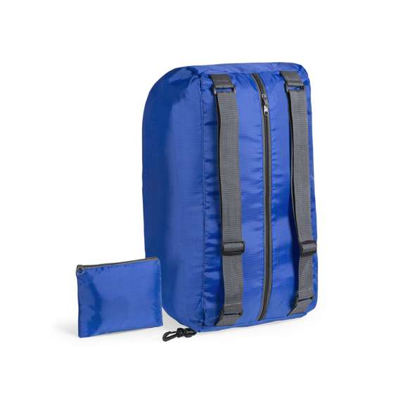 Bolso mochila plegable en suave y resistente material ripstop de alegres colores, con cierre de cremallera y accesorios en colores gris y negro. Asas/Cintas de hombro regulables y mosquetón de transporte. Plegado de pequeño tamaño.