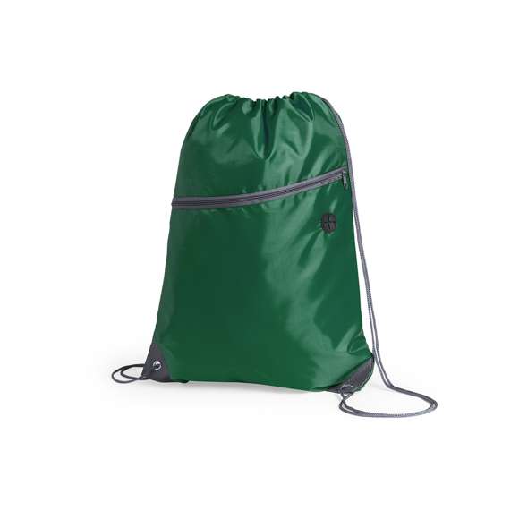 Mochila de cuerdas fabricada en suave poliéster 210D. Con bolsillo frontal de cremallera y salida de auriculares. Cuerdas de autocirre en color gris, a juego con cremallera y esquinas con argollas metálicas y refuerzo de polipiel. En variada gama de colores.