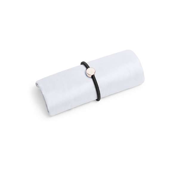 Bolsa plegable en divertidos y variados colores. De suave poliéster 190T, con elástico para plegado y de acabado cosido.