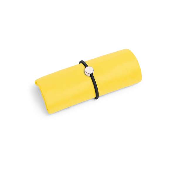Bolsa plegable en divertidos y variados colores. De suave poliéster 190T, con elástico para plegado y de acabado cosido.