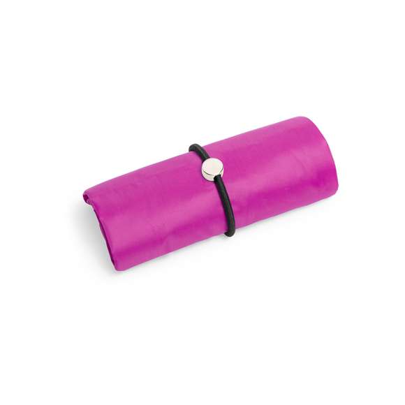 Bolsa plegable en divertidos y variados colores. De suave poliéster 190T, con elástico para plegado y de acabado cosido.