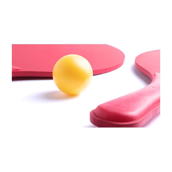  	Par de palas de playa de alta calidad en madera natural de variada gama en vivos colores. Con mango reforzado a juego y presentadas en bolsa redecilla con pelota.