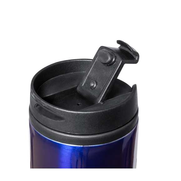Vaso fabricado en acero inox de 290ml de capacidad con cuerpo en vivos colores de acabado brillante. Con tapa dosificador y base acolchada de suave espuma. Es ideal para tener en tu escritorio, mesa o en cualquier superficie donde disfrutar tranquilamente de tu bebida favorita.