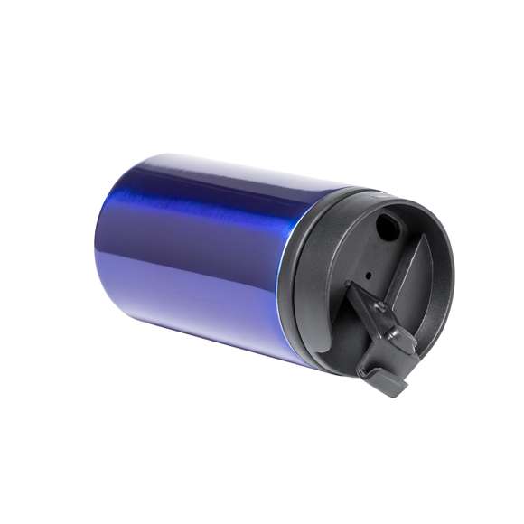 Vaso fabricado en acero inox de 290ml de capacidad con cuerpo en vivos colores de acabado brillante. Con tapa dosificador y base acolchada de suave espuma. Es ideal para tener en tu escritorio, mesa o en cualquier superficie donde disfrutar tranquilamente de tu bebida favorita.