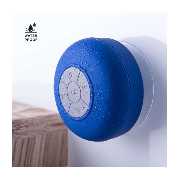 Altavoz con conexión Bluetooth® 5.0 y 3W de potencia. Tacto de goma y resistente a salpicaduras de agua, con ventosa en silicona de alta adherencia en la base. Función manos libres, con cable de carga incluido, compatible con iOS y Android. Presentado en atractiva caja de diseño, con manual de instrucciones en español e inglés. Disponible en extensa gama de colores.
