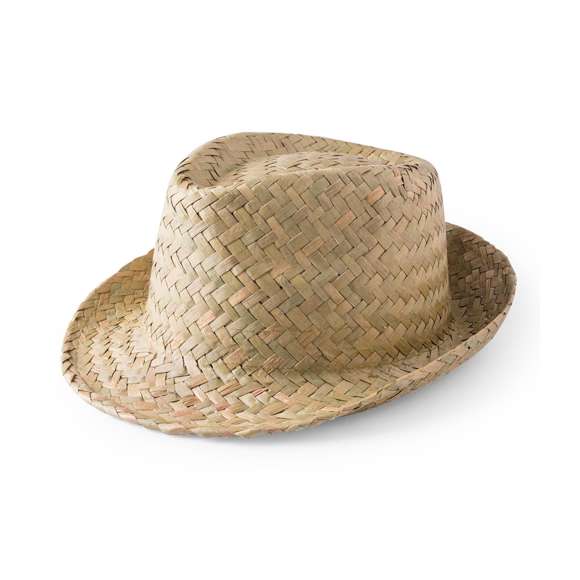 Sombrero de paja. Fabricado con paja trenzada en color blanco o verde natural, su forma de confeccionarlo hace que sea transpirable. Cuenta con una cinta interior para que sea más confortable.