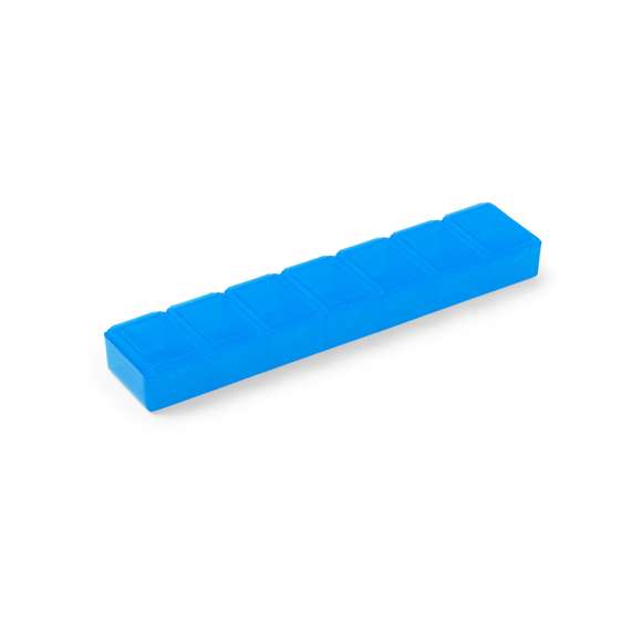 Pastillero semanal en resistente material de acabado translúcido de vivos colores. 7 compartimentos individuales con cierre de seguridad.