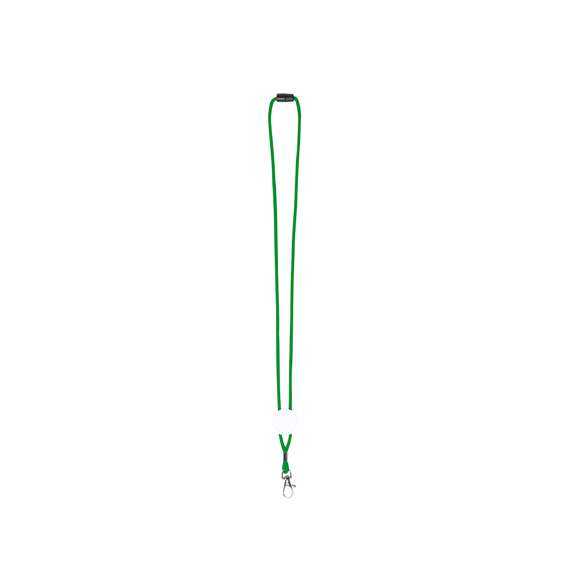 Lanyard en resistente y suave poliéster de cordón en variados y vivos colores. Con cierre de clic desmontable en cuello, accesorio mosquetón metálico y con pastilla central para marcaje