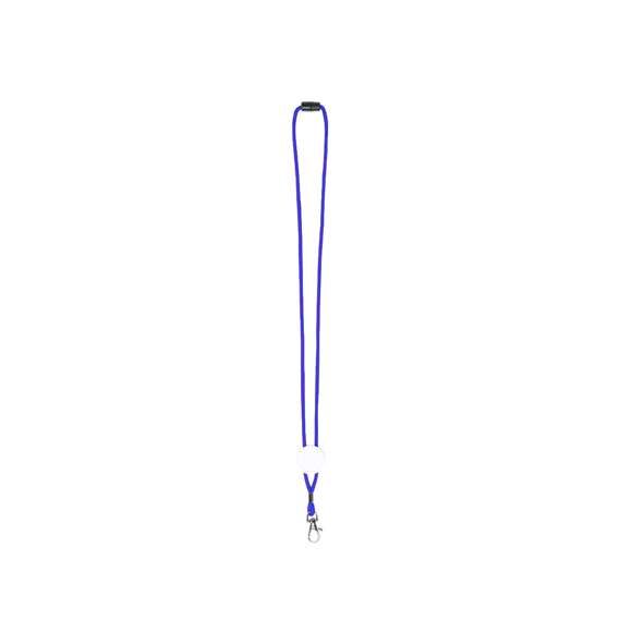 Lanyard en resistente y suave poliéster de cordón en variados y vivos colores. Con cierre de clic desmontable en cuello, accesorio mosquetón metálico y con pastilla central para marcaje