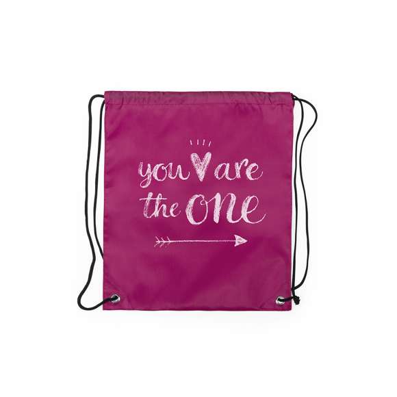 Mochila de cuerdas para niño en suave poliéster 210D de vivos colores. Con cuerdas autocierre en color negro y esquinas con argollas metálicas de refuerzo.