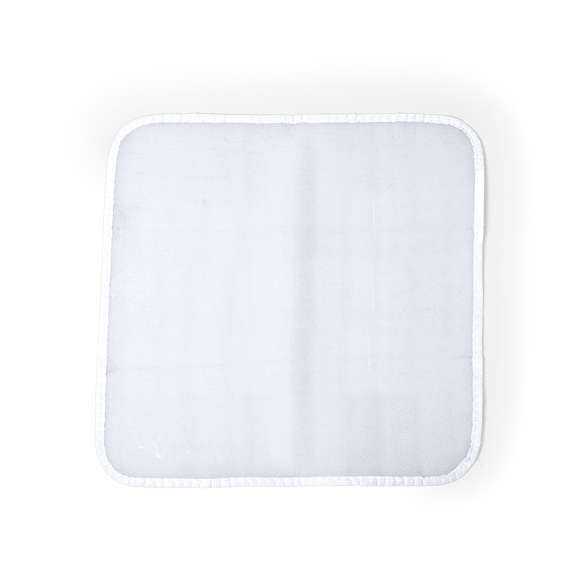 Práctica alfombrilla de PE en vivos colores, diseñada para actividades deportivas y de ocio en las que es necesario cambiarse de calzado y disponer de una superficie limpia de apoyo para los pies.