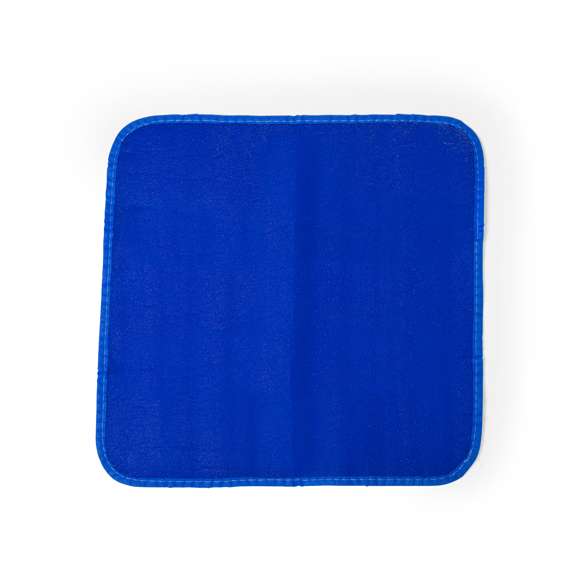 Práctica alfombrilla de PE en vivos colores, diseñada para actividades deportivas y de ocio en las que es necesario cambiarse de calzado y disponer de una superficie limpia de apoyo para los pies.