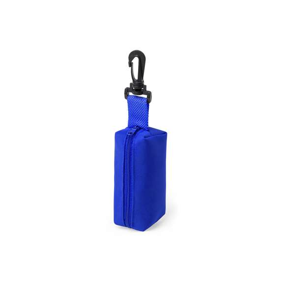 Estuche con cierre de cremallera a juego en poliéster 420D, de variados colores y con accesorio mosquetón giratorio. Incluye sacapuntas y 8 lápices de cuerpo redondo y de acabado brillante en variada gama de colores.