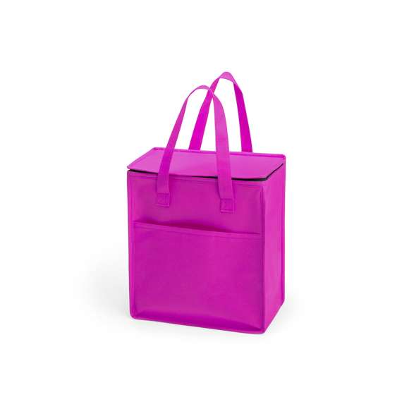 Práctica nevera confeccionada en non-woven con interior de aluminio. Con capacidad de 9,5L y un útil bolsillo exterior, fácil de transportar gracias a sus asas. Tapadera con cierre de cremallera y gran resistencia hasta 5 kg de peso. Disponible en una variada gama de colores.
