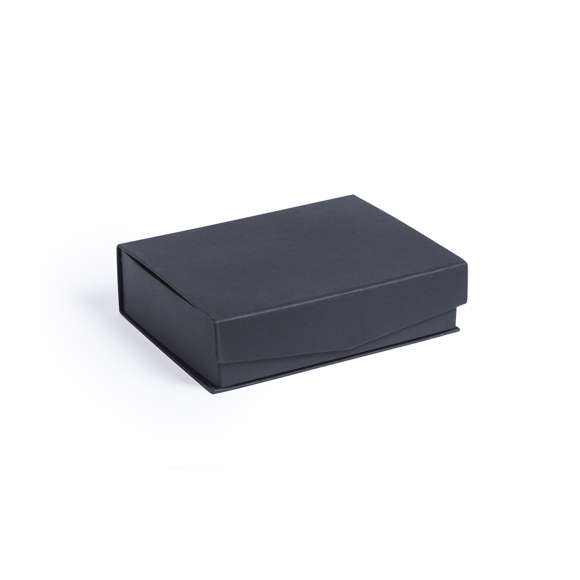 Placa trofeo de grueso cristal con elegante diseño rectangular y resistente base. Especialmente diseñada para marcaje a láser y presentada en estuche de protección individual.