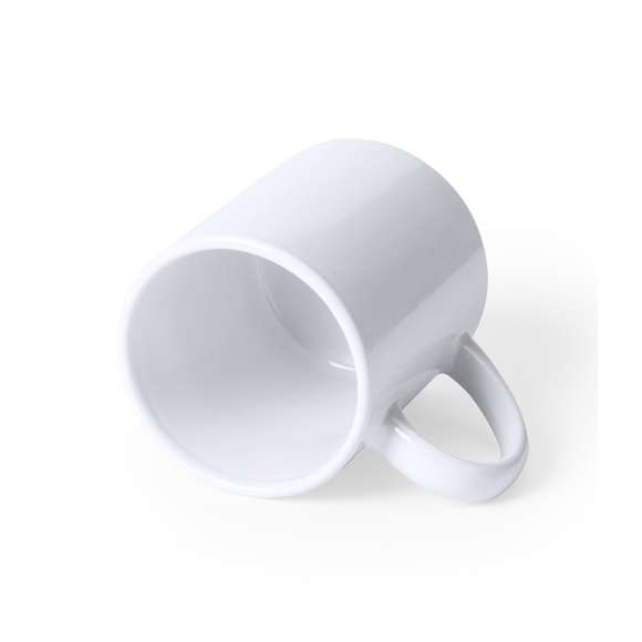 Taza de cerámica de 250ml de capacidad en color blanco. Presentada en caja individual.