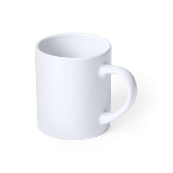 Taza de cerámica de 250ml de capacidad en color blanco. Presentada en caja individual.