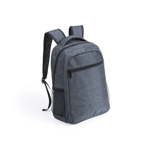 Mochila confeccionada en poliéster 600D. De diseño urbano con práctico bolsillo central acolchado, para portátil de hasta 15 pulgadas, y bolsillo frontal con cierre de cremallera a juego. Cómodas asas ajustables a los hombros acolchados, como la espalda, para un mayor confort. Disponible en elegante gama de colores.