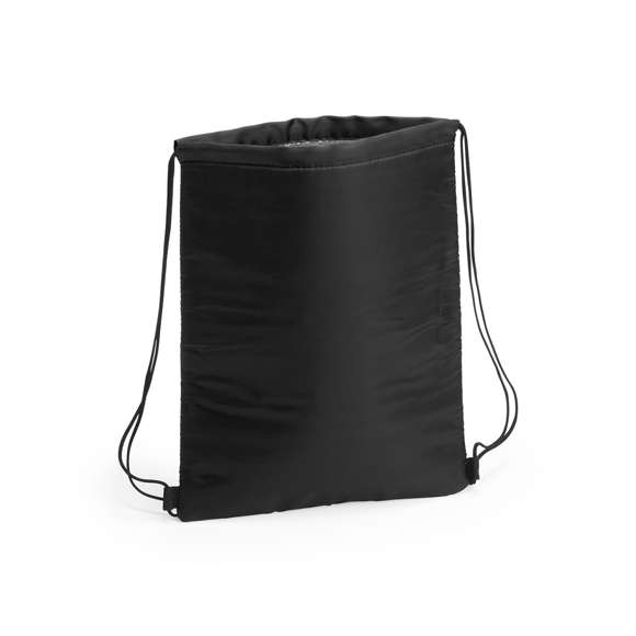 Mochila nevera de cuerdas en suave poliéster 210D. Interior acolchado en aluminio para conservar mejor la temperatura y cómoda de llevar por sus cuerdas de asas con autocierre en color negro. Esquinas reforzadas para llevar su gran capacidad máxima de 4L. Disponible en una original gama de colores.