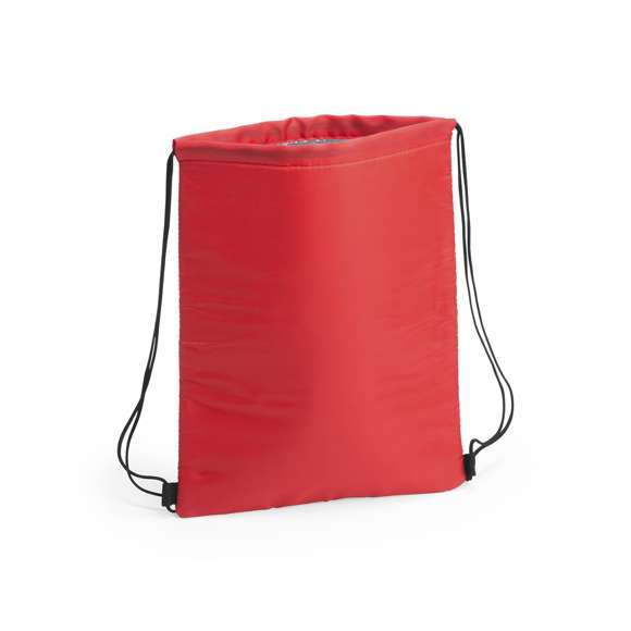 Mochila nevera de cuerdas en suave poliéster 210D. Interior acolchado en aluminio para conservar mejor la temperatura y cómoda de llevar por sus cuerdas de asas con autocierre en color negro. Esquinas reforzadas para llevar su gran capacidad máxima de 4L. Disponible en una original gama de colores.