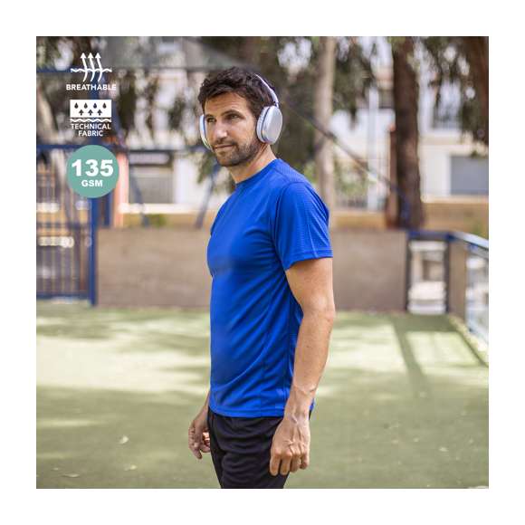 Camiseta técnica para adulto en 100% suave poliéster. Con diseño en panal, que ofrece un alto grado de resistencia y es transpirable, gracias a su tejido de 135g/m2. Disponible en variada gama de vivos colores y en tallas S, M, L, XL, XXL.