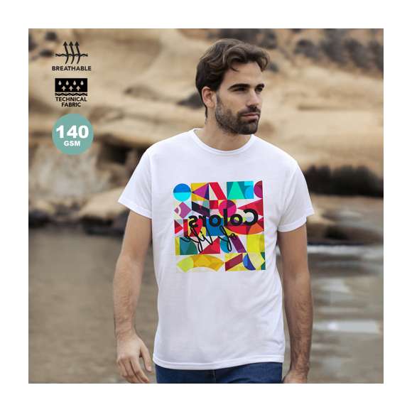 Camiseta para adulto en material 100% poliéster transpirable de 140g/m2 con textura de algodón. Especialmente diseñada para marcaje en sublimación y disponible en tallas S, M, L, XL, XXL.