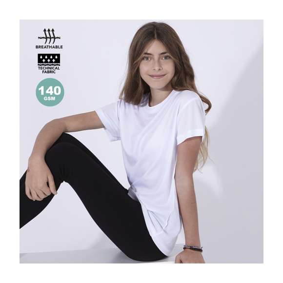 Camiseta para niño en material 100% poliéster transpirable de 140g/m2 con textura de algodón. Especialmente diseñada para marcaje en sublimación y disponible en tallas 4-5, 6-8, 10-12.