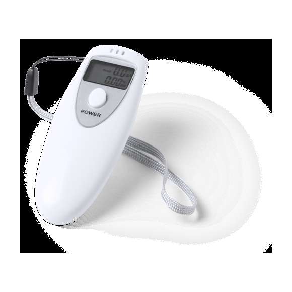 Alcoholímetro de bolsillo con sistema de medición por espiración de aire. Con pantalla LCD integrada y en suave acabado liso de color blanco, especialmente diseñado para impresión en tampografía. Incluye cómoda cinta de transporte. Alimentación a pilas: 2xAAA no incluidas y con manual de uso en inglés y español. Presentado en atractiva caja de diseño.