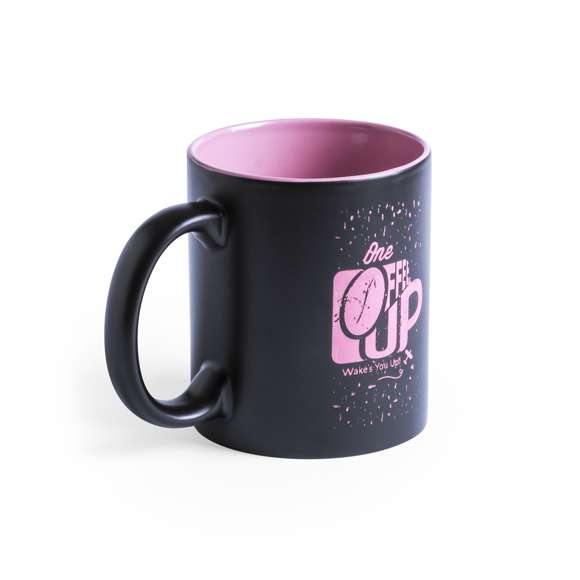 Taza de cerámica de alta calidad de 350ml de capacidad. Parte exterior en color negro, especialmente diseñada para marcaje en láser, e interior en variada gama de vivos colores. Al grabar el logotipo en la parte exterior, se muestra el color del interior de la taza. Presentada en caja individual.Disponible manual de instrucciones en español e inglés.