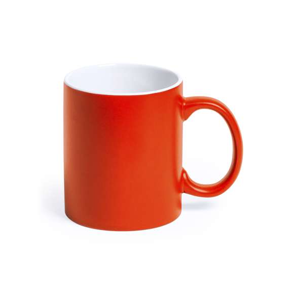 Taza de cerámica de alta calidad de 350ml de capacidad. Parte exterior en vivos colores, especialmente diseñada para marcaje en láser, e interior en color blanco. Al grabar el logotipo en la parte exterior, se muestra el color del interior de la taza. Presentada en caja individual.Disponible manual de instrucciones en español e inglés.