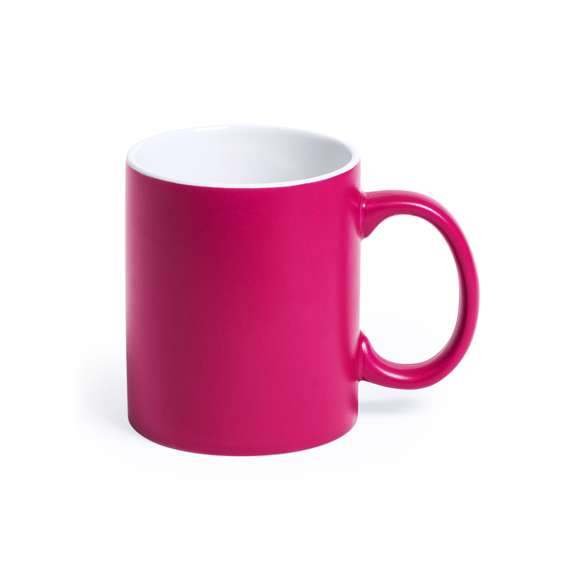 Taza de cerámica de alta calidad de 350ml de capacidad. Parte exterior en vivos colores, especialmente diseñada para marcaje en láser, e interior en color blanco. Al grabar el logotipo en la parte exterior, se muestra el color del interior de la taza. Presentada en caja individual.Disponible manual de instrucciones en español e inglés.