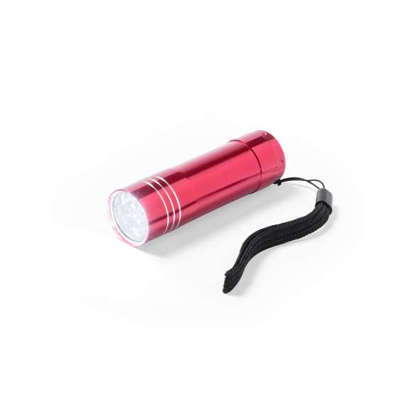 Linterna de 9 ledes de alto poder de iluminación. Con resistente cuerpo en aluminio, pulsador protegido con recubrimiento de resistente goma y cinta de transporte. Alimentación a pilas: 3xAAA no incluidas. Presentada en caja individual.