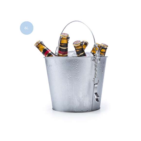 Cubo metálico de 6l de capacidad con asa y abridor de aluminio con cadena incluido.