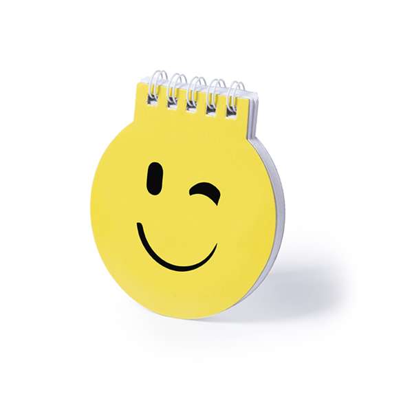 Libreta de divertidos diseños emoji en llamativo color amarillo. De anillas blancas, con tapas de cartón rígidas de suave acabado brillante y 40 hojas lisas.