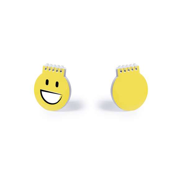 Libreta de divertidos diseños emoji en llamativo color amarillo. De anillas blancas, con tapas de cartón rígidas de suave acabado brillante y 40 hojas lisas.